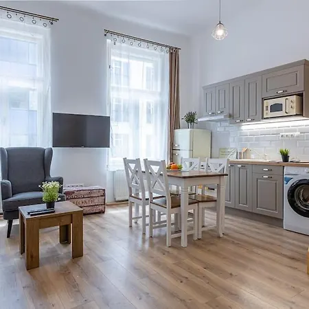 Beata - With Great Location Apartment